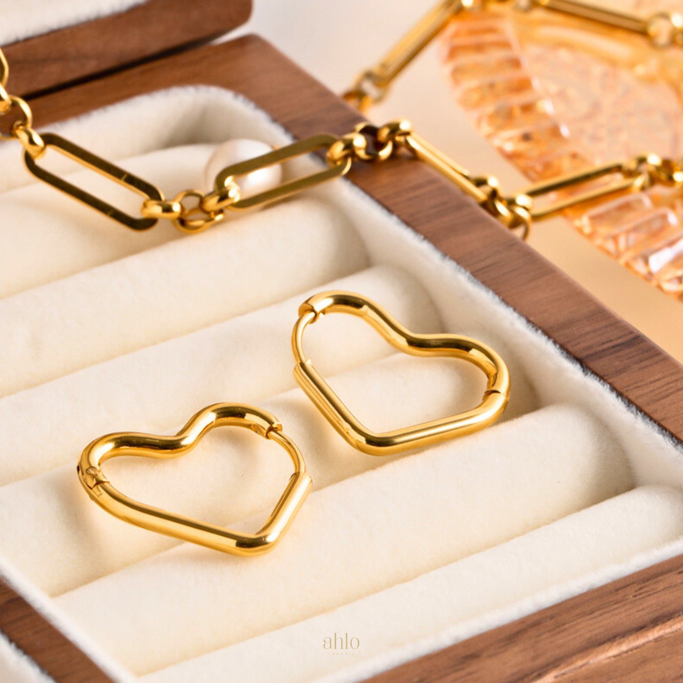 Golden-Heart-Hoop-Earrings-brincos