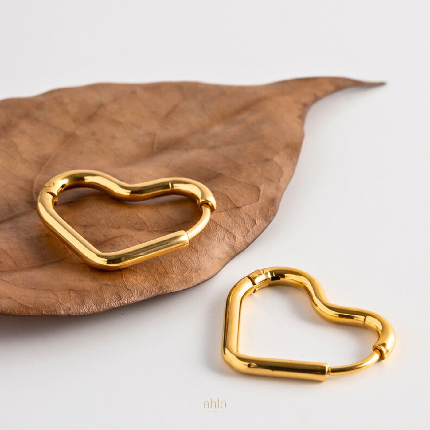 Golden-Heart-Hoop-Earrings-brincos