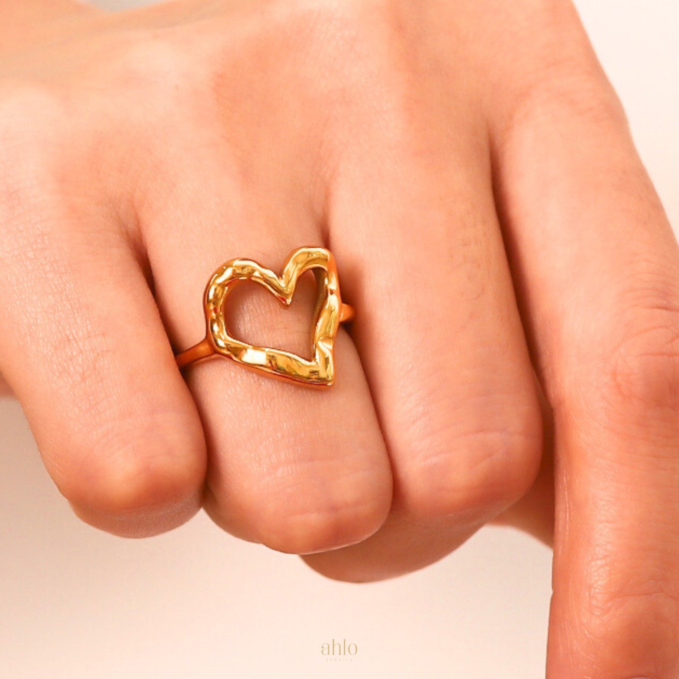 Golden-Heart-Statement-Ring-anel